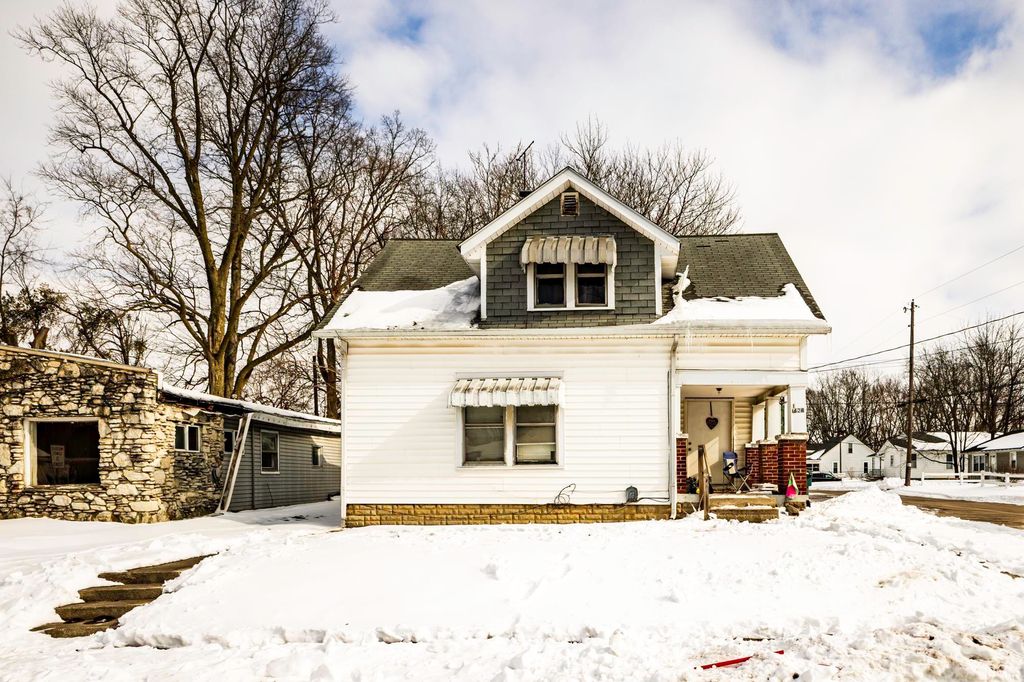 Photo of 1424 S Meeker Avenue, Muncie, IN 47302 (MLS # 202604831)