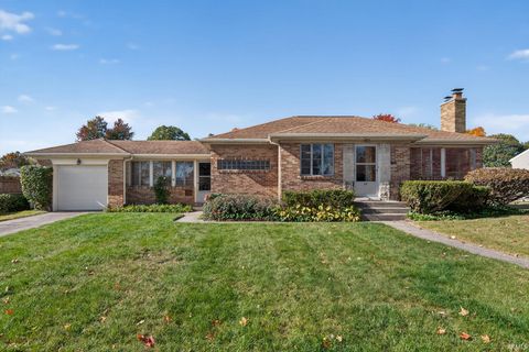 Photo of 231 N Ironwood Drive, South Bend, IN 46615 (MLS # 202544143)