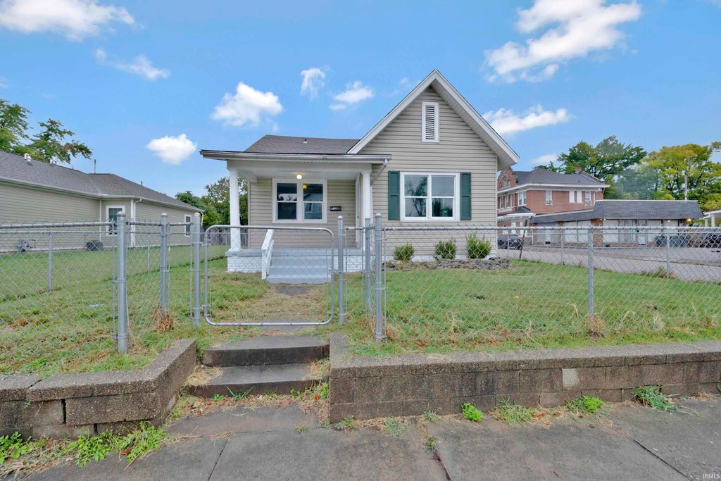 Photo of 916 Washington Avenue, Evansville, IN 47714 (MLS # 202644118)
