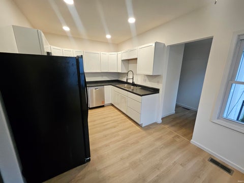 Tiny photo for 17 S Fairlawn Avenue, Evansville, IN 47714 (MLS # 202629860)