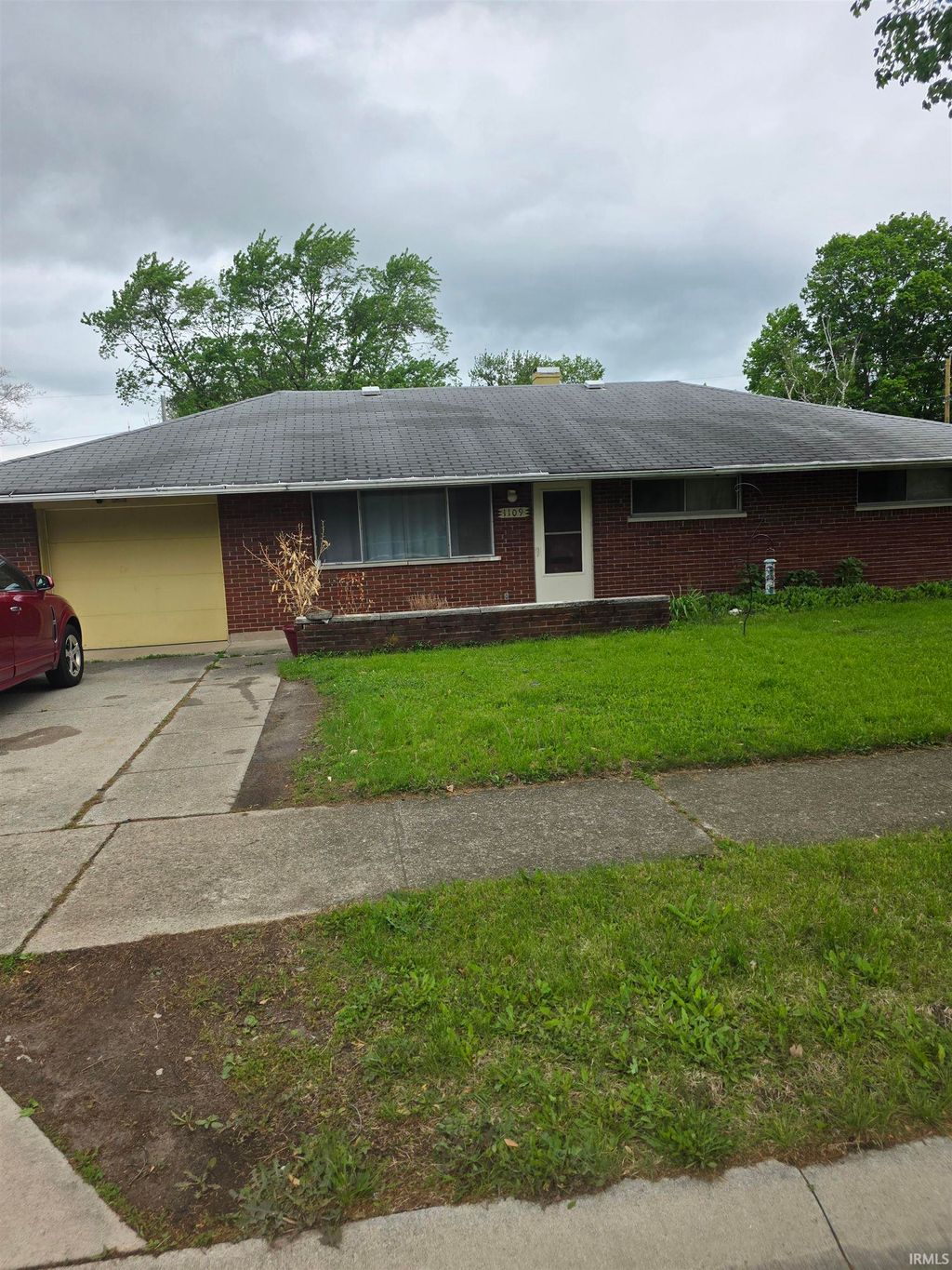 Photo of 1109 Glenwood Avenue, Fort Wayne, IN 46805 (MLS # 202617422)