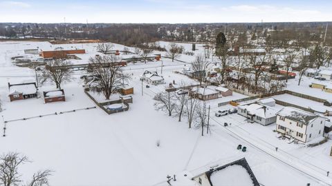 Tiny photo for 2800 E 16Th Street, Muncie, IN 47302 (MLS # 202602779)