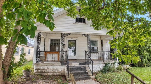 Tiny photo for 905 N Lindsay Street, Kokomo, IN 46901 (MLS # 202638412)