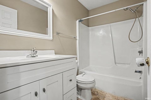 Tiny photo for 1458 Rutland Court, Winona Lake, IN 46590 (MLS # 202633396)