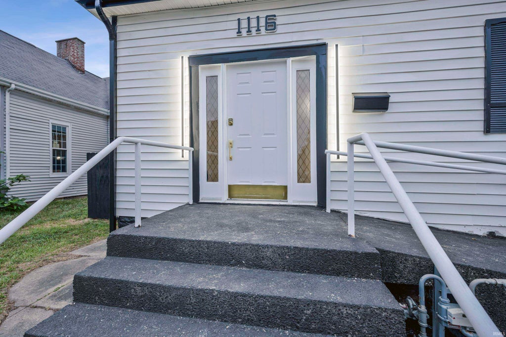 Photo of 1116 S Grand Avenue, Evansville, IN 47713 (MLS # 202640008)