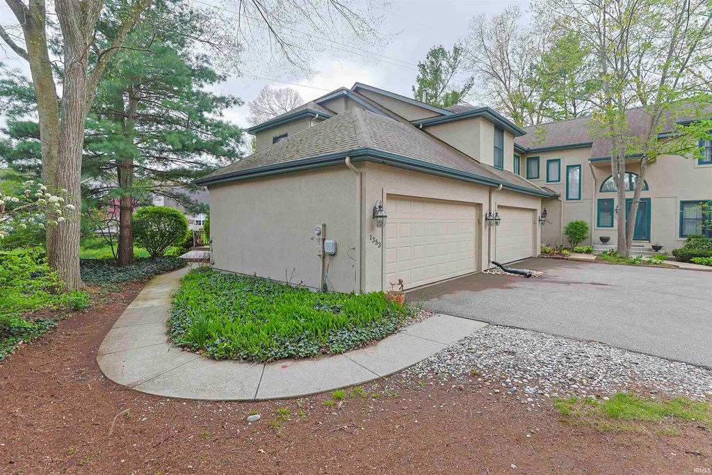 Photo of 1353 Bridge Water Way Drive #D 7, Mishawaka, IN 46545 (MLS # 202614629)