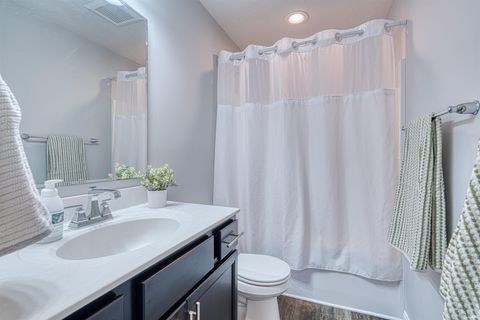 Tiny photo for 4948 Live Oak Court, Newburgh, IN 47630 (MLS # 202605478)