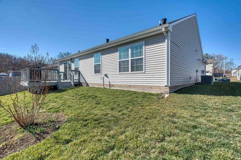 Tiny photo for 4948 Live Oak Court, Newburgh, IN 47630 (MLS # 202605478)