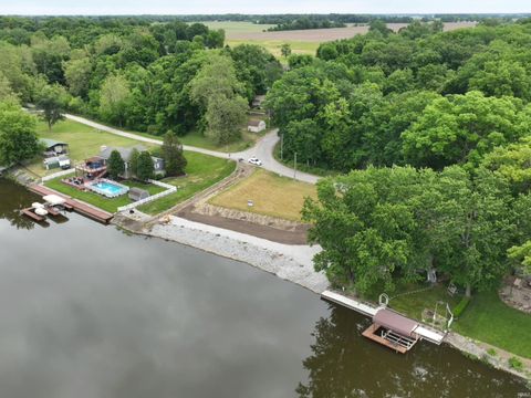 Tiny photo for 31 N Diamond Point Road, Monticello, IN 47960 (MLS # 202620737)