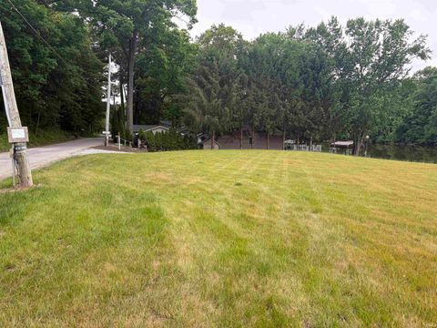 Tiny photo for 31 N Diamond Point Road, Monticello, IN 47960 (MLS # 202620737)