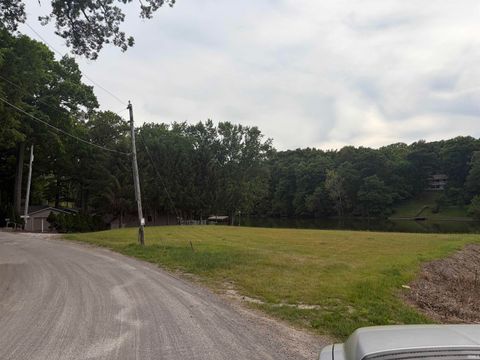 Tiny photo for 31 N Diamond Point Road, Monticello, IN 47960 (MLS # 202620737)