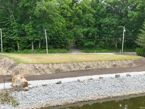 Tiny photo for 31 N Diamond Point Road, Monticello, IN 47960 (MLS # 202620737)