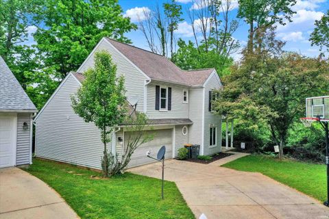 Tiny photo for 2210 S Laurelwood Circle, Bloomington, IN 47401 (MLS # 202604232)
