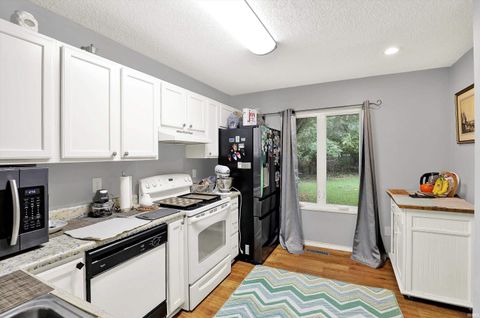 Tiny photo for 2210 S Laurelwood Circle, Bloomington, IN 47401 (MLS # 202604232)