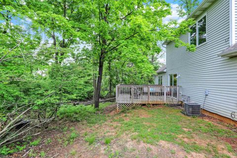 Tiny photo for 2210 S Laurelwood Circle, Bloomington, IN 47401 (MLS # 202604232)