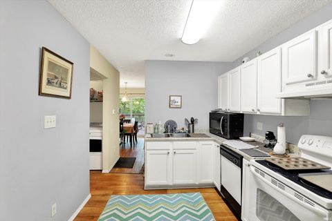 Tiny photo for 2210 S Laurelwood Circle, Bloomington, IN 47401 (MLS # 202604232)