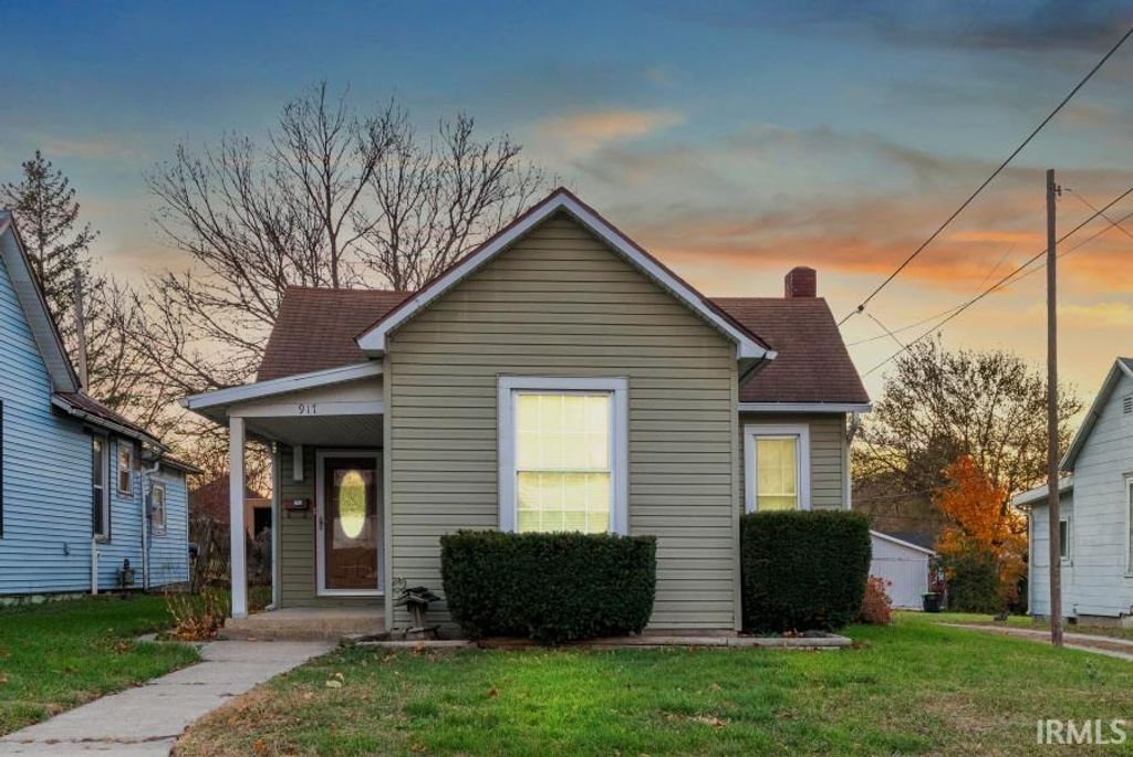 Photo of 917 21st Street, Logansport, IN 46947 (MLS # 202547136)