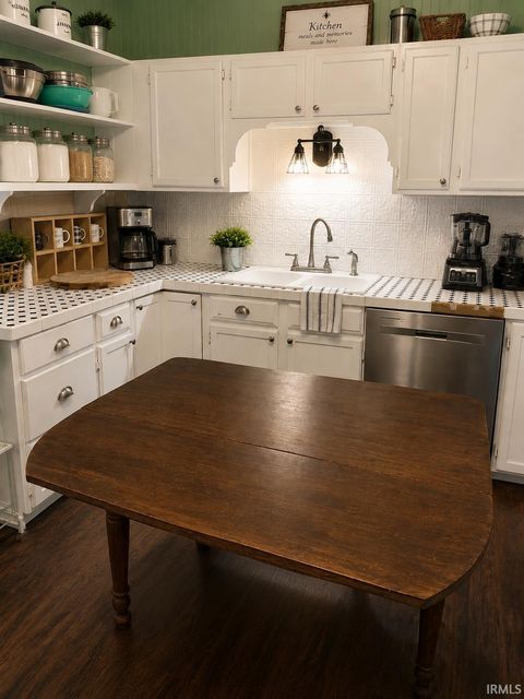 Tiny photo for 1316 W Wabash Avenue, Logansport, IN 46947 (MLS # 202629835)
