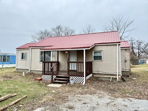 Photo of 305 N Biltmore Avenue, Muncie, IN 47302 (MLS # 202600938)