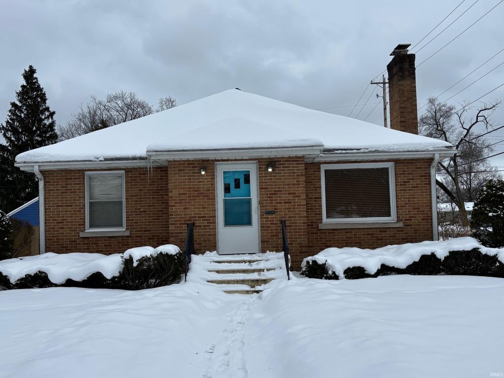 Photo of 1541 Strong Avenue, Elkhart, IN 46514 (MLS # 202603864)