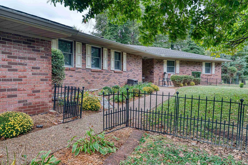 Photo of 5244 Tarrytown Road, Newburgh, IN 47630 (MLS # 202601762)