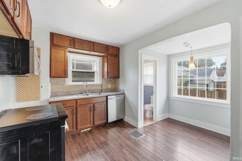Tiny photo for 2520 Woodward Avenue, Fort Wayne, IN 46805 (MLS # 202642164)