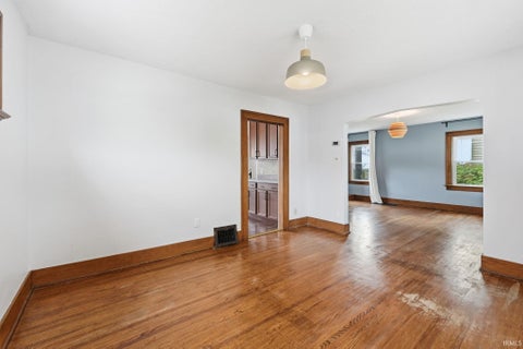 Tiny photo for 2520 Woodward Avenue, Fort Wayne, IN 46805 (MLS # 202642164)