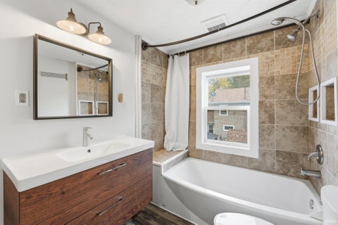 Tiny photo for 2520 Woodward Avenue, Fort Wayne, IN 46805 (MLS # 202642164)