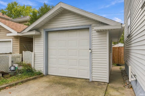 Tiny photo for 2520 Woodward Avenue, Fort Wayne, IN 46805 (MLS # 202642164)