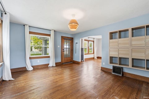 Tiny photo for 2520 Woodward Avenue, Fort Wayne, IN 46805 (MLS # 202642164)