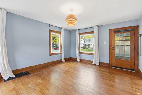 Tiny photo for 2520 Woodward Avenue, Fort Wayne, IN 46805 (MLS # 202642164)