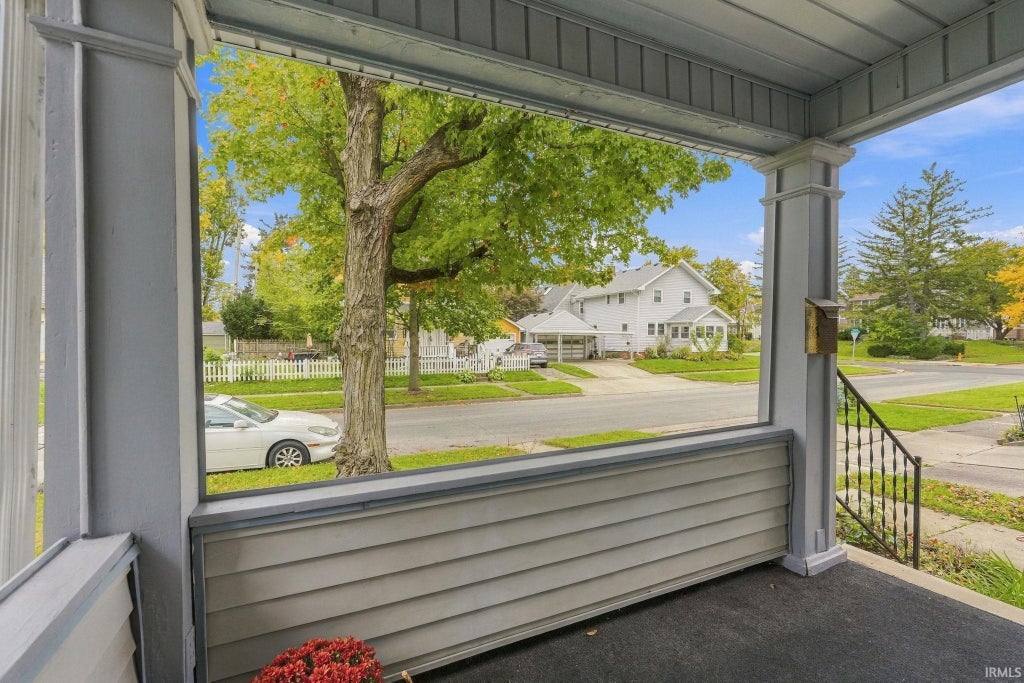 Photo of 2520 Woodward Avenue, Fort Wayne, IN 46805 (MLS # 202642164)