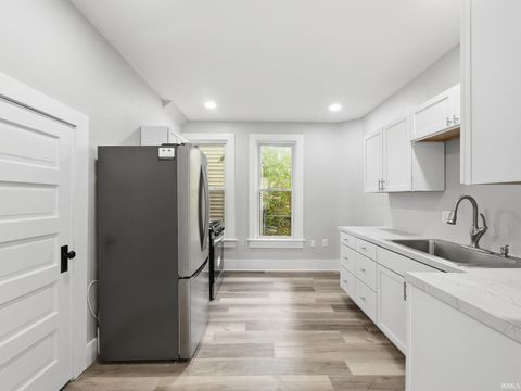 Tiny photo for 3222 Beaver Avenue, Fort Wayne, IN 46807 (MLS # 202544994)