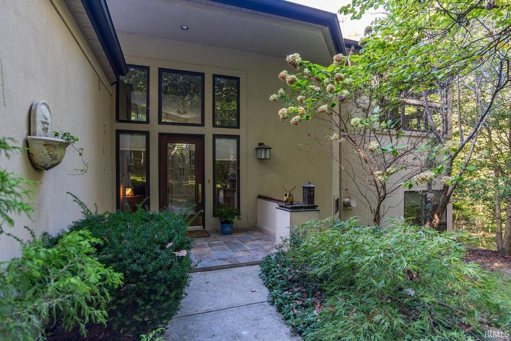 Photo of 537 E Fawn Ridge Trail, Bloomington, IN 47408 (MLS # 202604927)