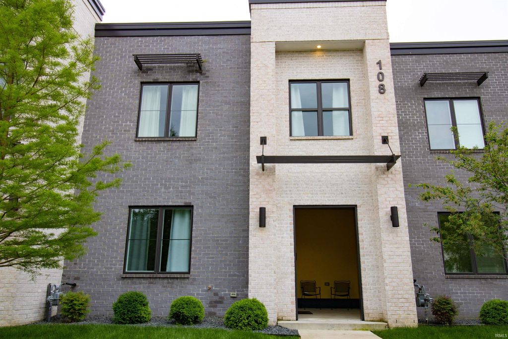 Photo of 31 Jefferson Avenue #108, Evansville, IN 47713 (MLS # 202615654)
