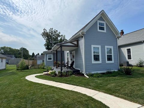 Photo of 1017 W Taylor Street, Kokomo, IN 46901 (MLS # 202532953)