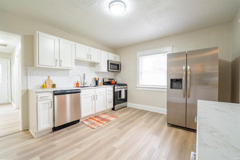 Tiny photo for 2202 S Delawanda Avenue, Muncie, IN 47302 (MLS # 202634665)