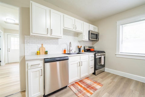 Tiny photo for 2202 S Delawanda Avenue, Muncie, IN 47302 (MLS # 202634665)