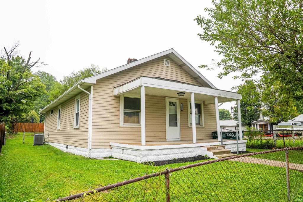 Photo of 2202 S Delawanda Avenue, Muncie, IN 47302 (MLS # 202634665)