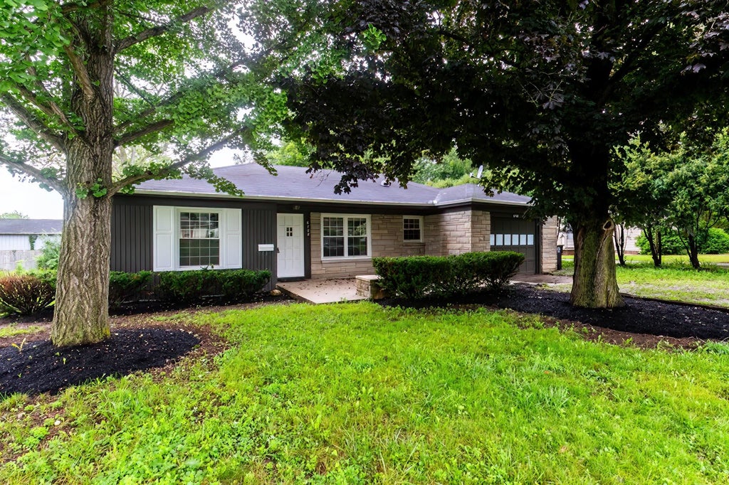 Photo of 6708 S Calhoun Street, Fort Wayne, IN 46807 (MLS # 202639989)