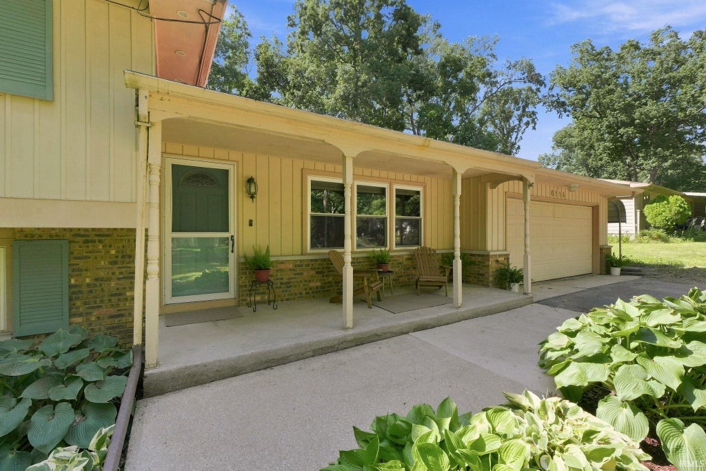 Photo of 6114 Rosedale Drive, Fort Wayne, IN 46804 (MLS # 202636306)