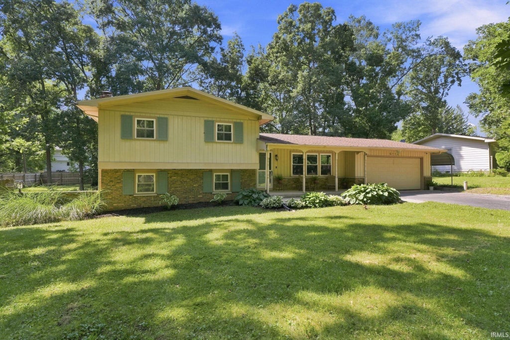 Photo of 6114 Rosedale Drive, Fort Wayne, IN 46804 (MLS # 202636306)