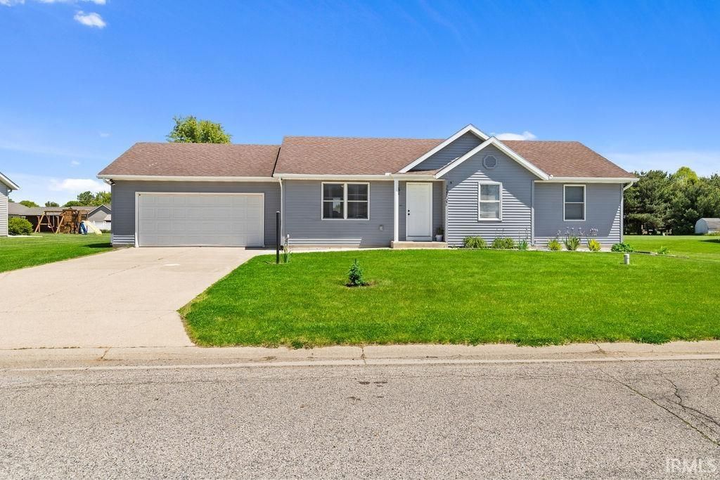 Photo of 72102 Adam Street, Milford, IN 46542 (MLS # 202618703)