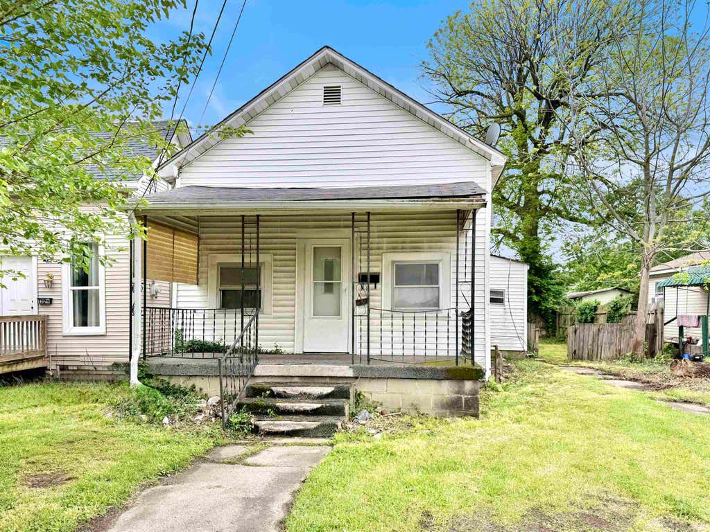 Photo of 1327 S Harrison Street, Shelbyville, IN 46176 (MLS # 202627670)