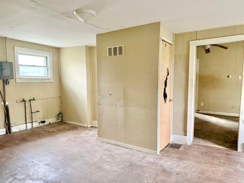 Tiny photo for 1327 S Harrison Street, Shelbyville, IN 46176 (MLS # 202627670)