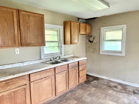 Tiny photo for 1327 S Harrison Street, Shelbyville, IN 46176 (MLS # 202627670)