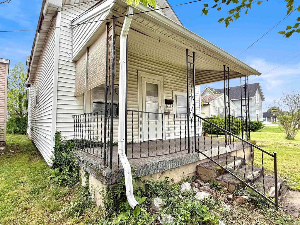 Photo of 1327 S Harrison Street, Shelbyville, IN 46176 (MLS # 202627670)