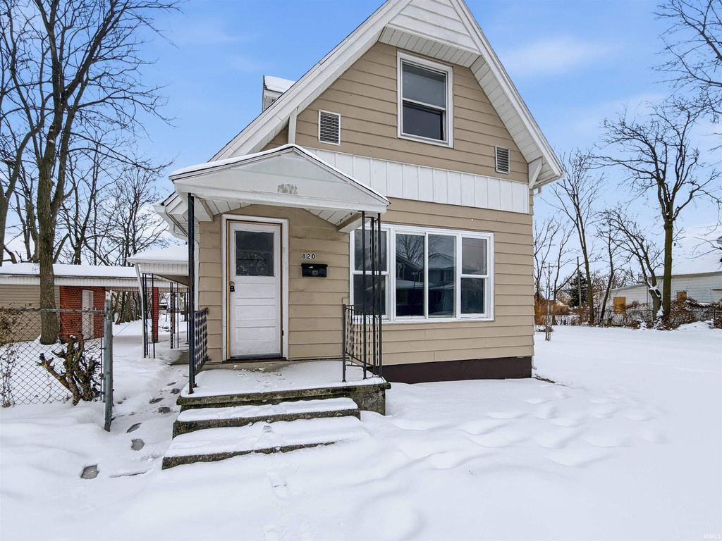 Photo of 820 E Lewis Street, Fort Wayne, IN 46803 (MLS # 202608787)