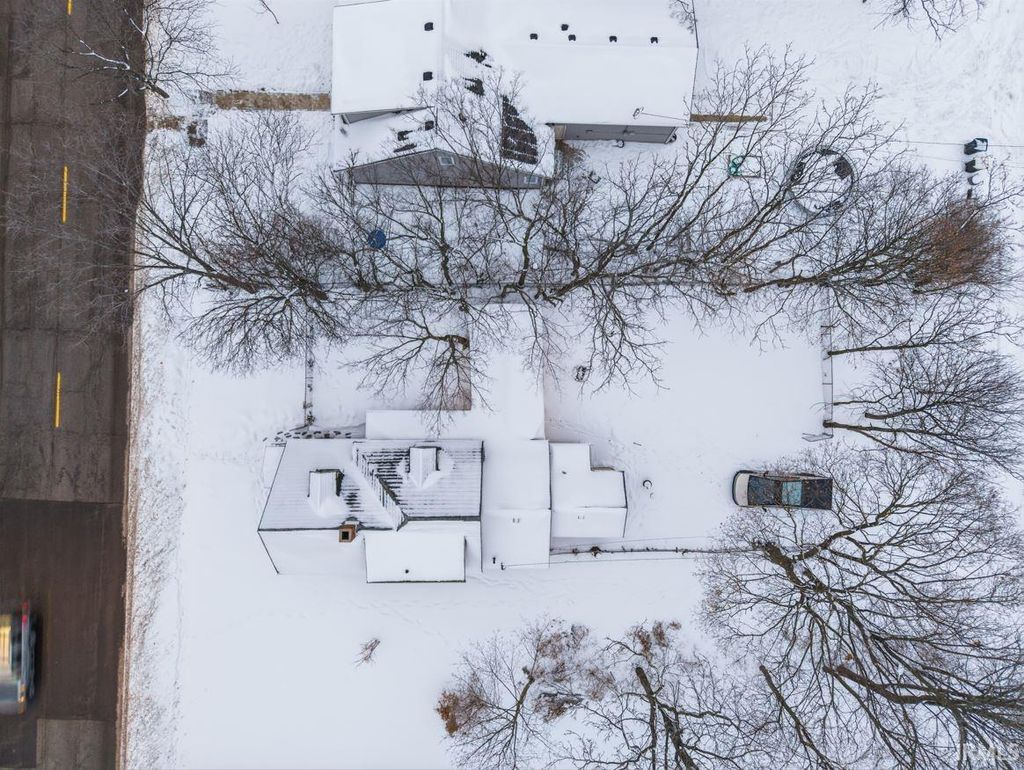 Photo of 820 E Lewis Street, Fort Wayne, IN 46803 (MLS # 202608787)