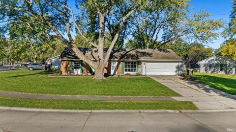 Photo of 4611 Dutchess Lane, Fort Wayne, IN 46835 (MLS # 202643717)